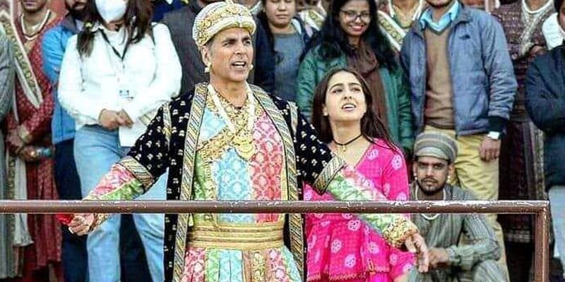 Leaked Photos: Sara Ali Khan and Akshay Kumar shoot Atrangi Re in chilly winter in Agra as the actor plays Shah Jahan