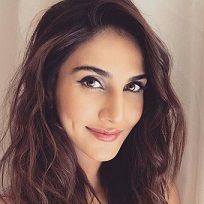 Vaani Kapoor Filmography | Movies List from 2013 to 2020 - BookMyShow